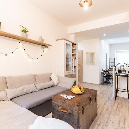 Charming Flat, Steps From Castle - Historic Part Apartman Pozsony Kültér fotó