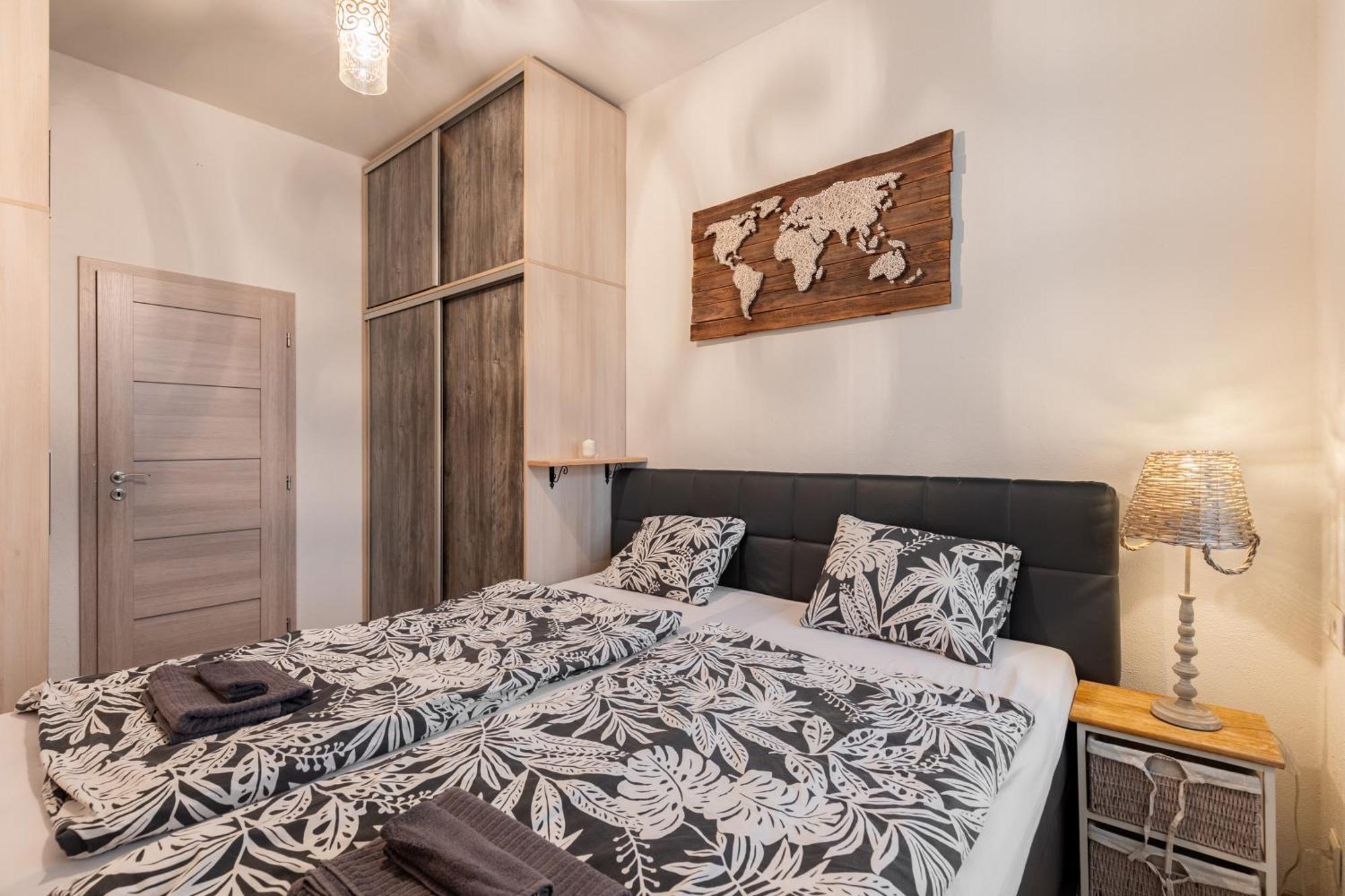 Charming Flat, Steps From Castle - Historic Part Apartman Pozsony Kültér fotó